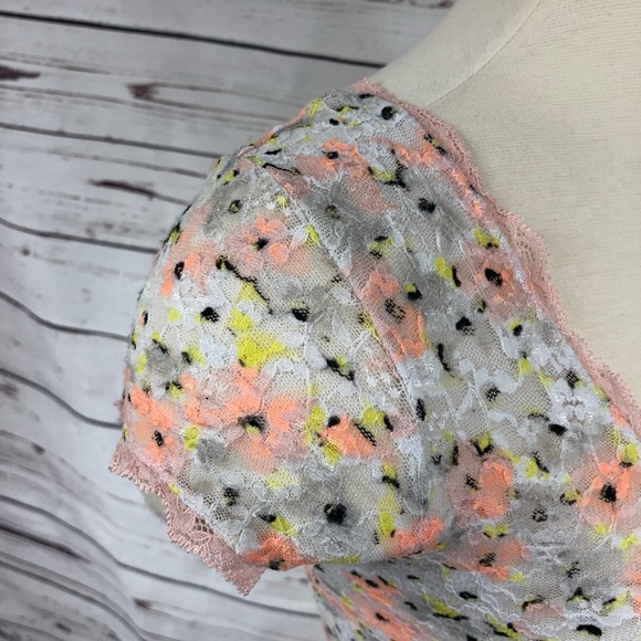 VS Sheer Lace Top - Picture 4 of 7